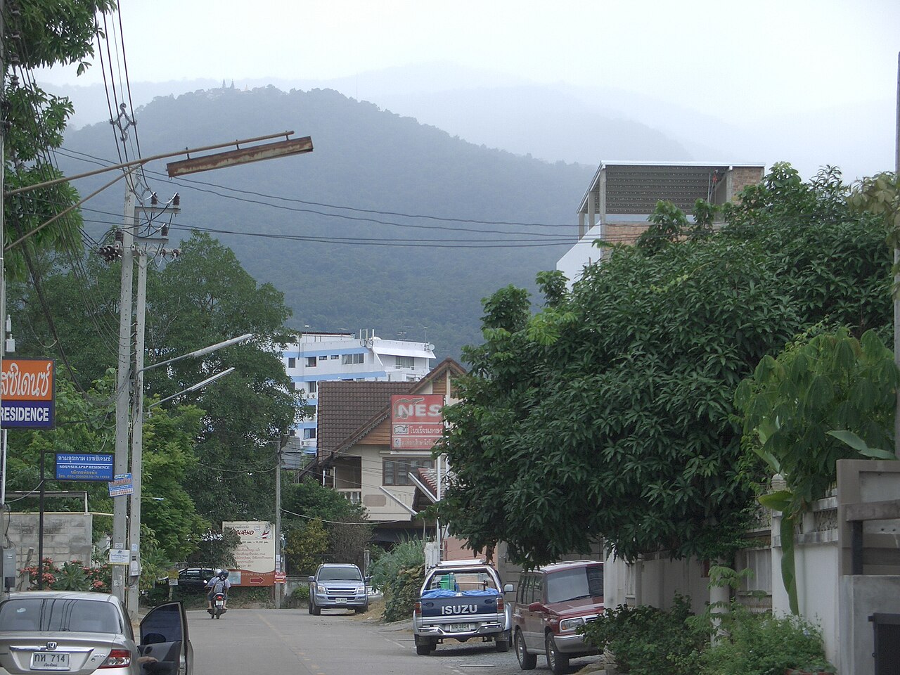 Nimmanhaemin Road in Chiang Mai, a low-rise street beside the university